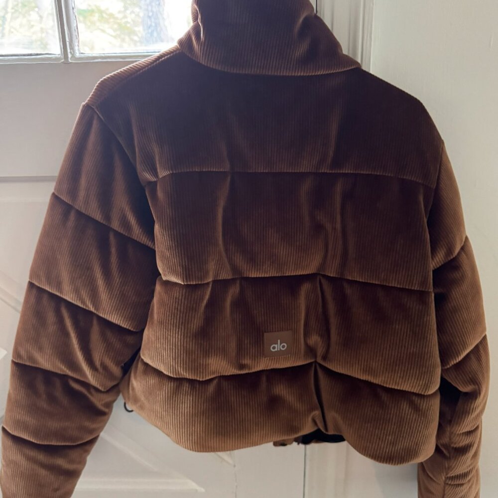 ALO YOGA - Ribbed Velour Gold Rush Puffer - Picture 3 of 8